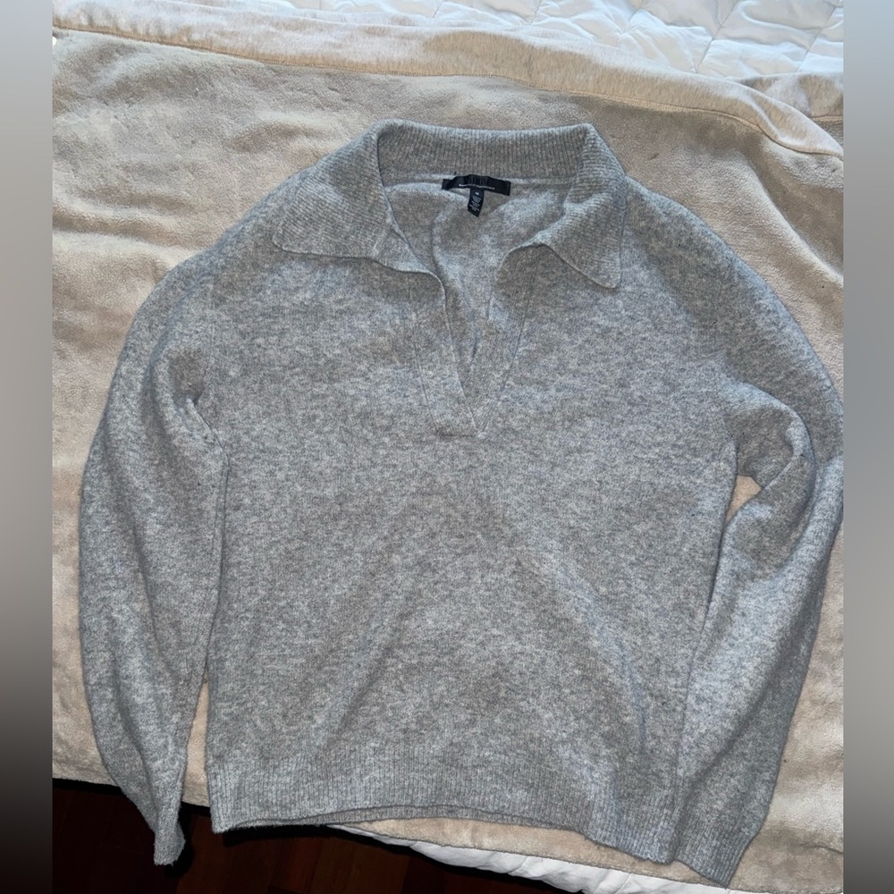 White House Black Market Relaxed-Fit V-Neck Sweater | Gray | Size Medium